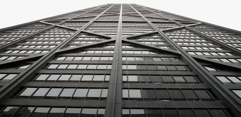 Un elevador del edificio Hancock de Chicago (en la imagen) descendió desde el piso 95 hasta el 11 con seis personas dentro. (Foto: Inquisitr)