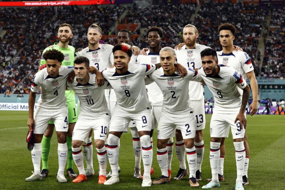 The U.S. team poses on the pitch during the 2022 World Cup, on December 3, 2022 in AL-Rayyan, Qatar.<span class="copyright">ANP/Getty Images</span>