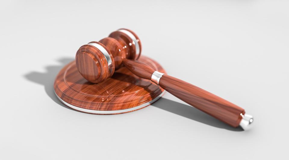 法院依《妨害國幣懲治條例》起訴男子，聲請簡易判決處刑。（示意圖／Pixabay）