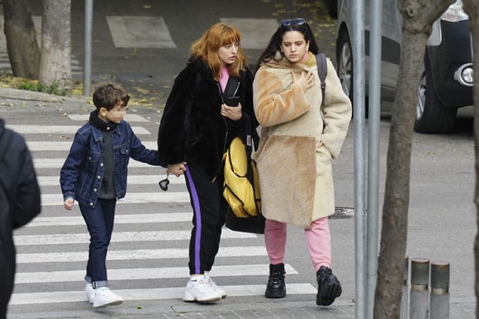 Rosalía con su hermana y su sobrino
