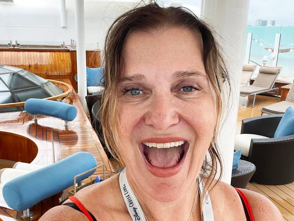 jill robbins cruise selfie wearing disney lanyard