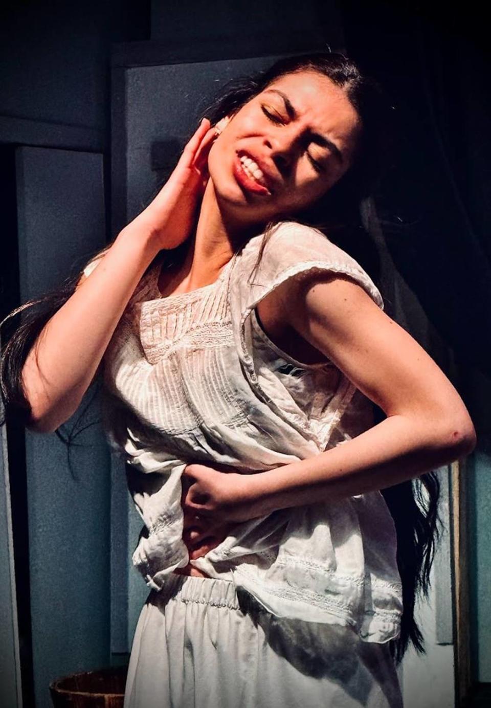 La actriz Ariadna González en un momento de “La Casa de Bernarda Alba”. Foto Miguel Sahid/Cortesía Sociedad Actoral Hispanoamericana