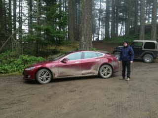 2013-tesla-model-s_100436541_s.jpg