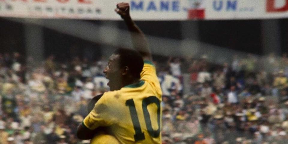 Netflix proyecta el documental ‘Pelé’ (2021) quien para muchos ha sido el mejor jugador de fútbol del siglo XX.