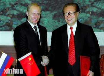2002年12月2日，中國時任國家主席江澤民與俄羅斯總統普丁簽署聯合聲明。&nbsp;&nbsp;&nbsp;圖：翻攝自新華社（資料照）