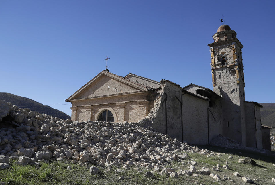 New earthquake rocks Italy, flattens historic basilica