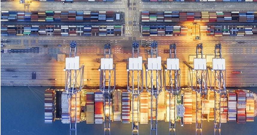 85％貨櫃運輸公司暫停紅海航線，行業再現運價跳漲、一艙難求。（圖／翻攝觀察者網）