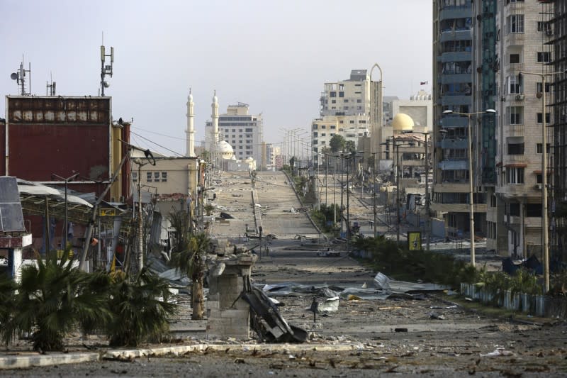 <cite>2023年10月23日，加薩城遭到以色列空襲後的殘破景象。（美聯社）</cite>