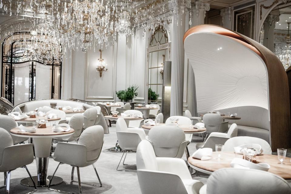 (Plaza Athenee Paris)