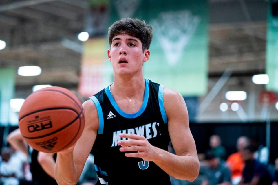 Reed Sheppard has been a standout this summer with his Midwest Basketball Club on the Adidas circuit.