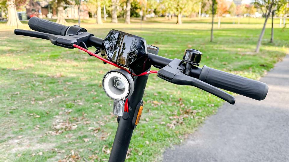 NIU KQI3 Max handlebars