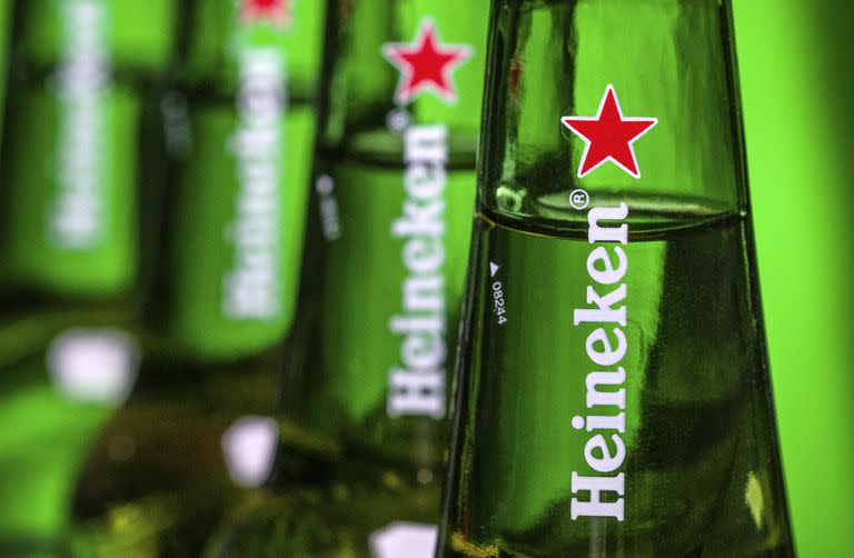 Botellas de cerveza Heineken en Washington, el 30 de marzo de 2018. 