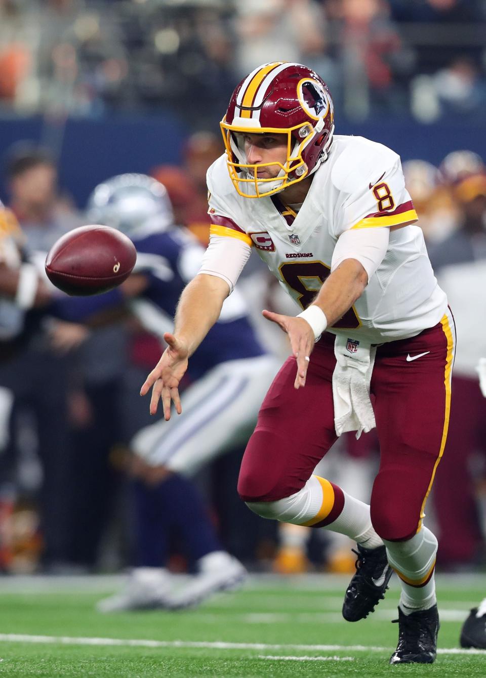 ARLINGTON, TX - NOVEMBER 24:   Kirk Cousins #8 of the Washington Redskins pitches the ball to his running back during the second quarter against the Dallas Cowboys at AT&T Stadium on November 24, 2016 in Arlington, Texas.  (Photo by Tom Pennington/Getty Images)