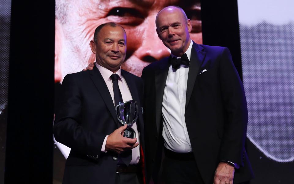 (L-R) Eddie Jones of England receives the World Rugby Coach of the Year Award from Sir Clive Woodward during the World Rugby Awards 2017 in the Salle des Etoiles at Monte-Carlo Sporting Club on November 26, 2017 in Monte-Carlo, Monaco - GETTY IMAGES