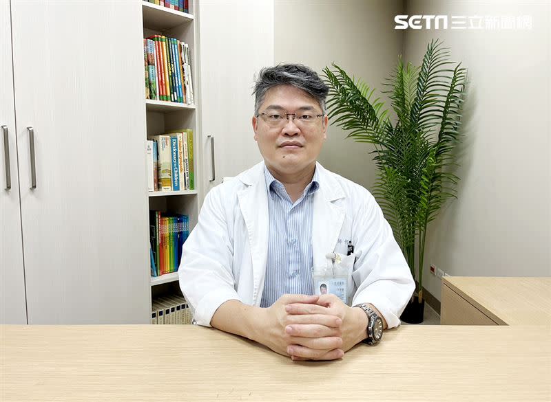 何季麟醫師提醒新生兒最好加做心臟超音波篩檢。（圖／中港澄清醫院提供）