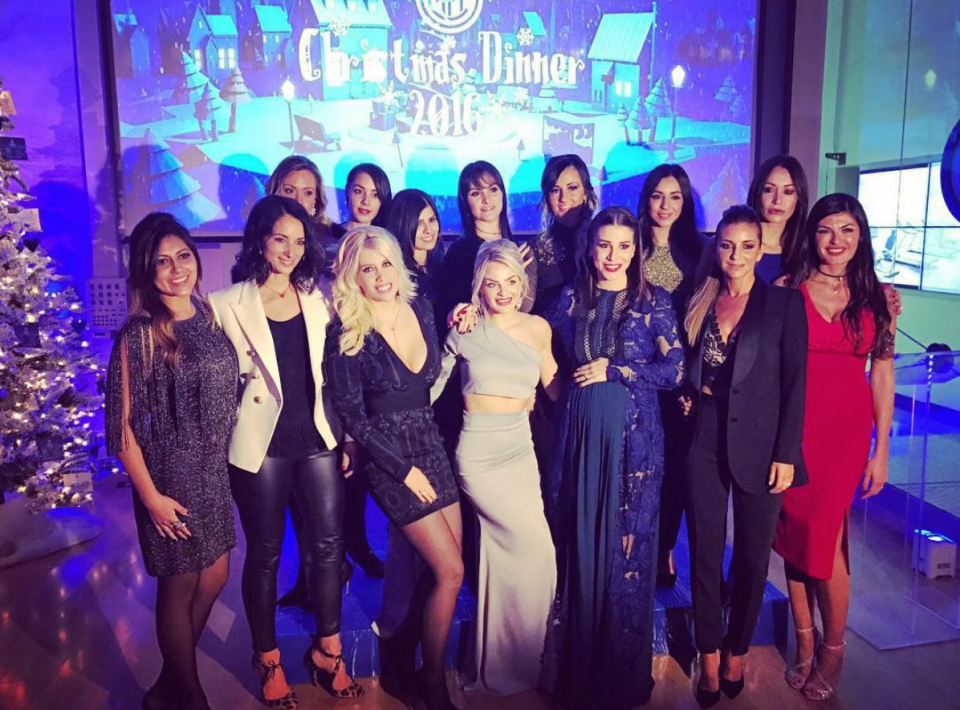 <p>No solo el profundo escote, sino todo el look de la representante de la estrella del Neroazzurro fue muy ponderado por los medios italianos. "Inter: en la Cena de Navidad brilla la estrella de Wanda Nara" y "Wanda Nara, la protagonista de la Cena de Navidad”, fueron algunos de los titulares que circularon en Italia. - Foto Instagram.com/wanda_icardi </p>