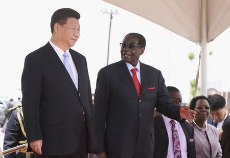 FILE PHOTO: Chinese President Xi Jinping talks with Zimbabwean President Robert Mugabe on arrival for a state visit in Harare, Zimbabwe December 1, 2015. REUTERS/Philimon Bulawayo/File Photo