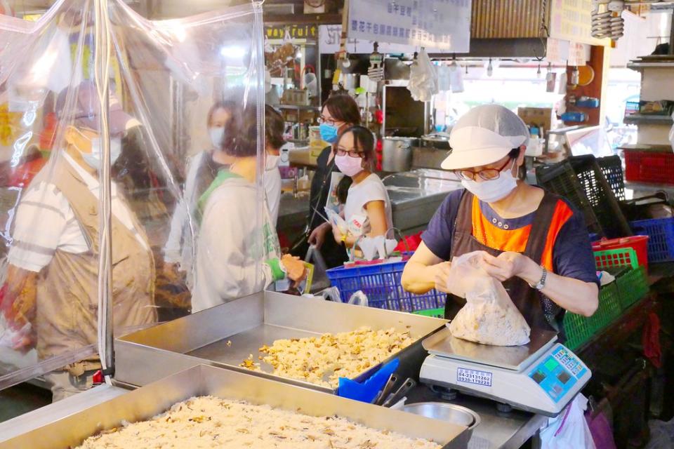 台中大隆路黃昏市場 香菇油飯