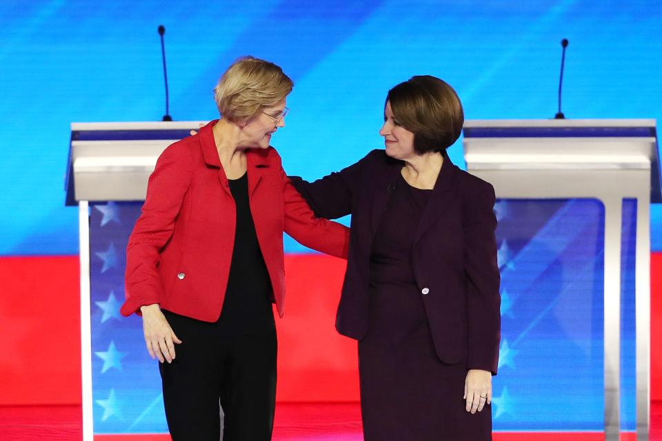 MANCHESTER, NEW HAMPSHIRE - FEBRUARY 07: (L-R) Democratic presidential candidates Sen. Elizabeth Warren (D-MA) and Sen. Amy Klobuchar (D-MN) greet each prior to the start of the Democratic presidential primary debate in the Sullivan Arena at St. Anselm College on February 07, 2020 in Manchester, New Hampshire. Seven candidates qualified for the second Democratic presidential primary debate of 2020 which comes just days before the New Hampshire primary on February 11. (Photo by Joe Raedle/Getty Images) ORG XMIT: 775475047 ORIG FILE ID: 1204728676