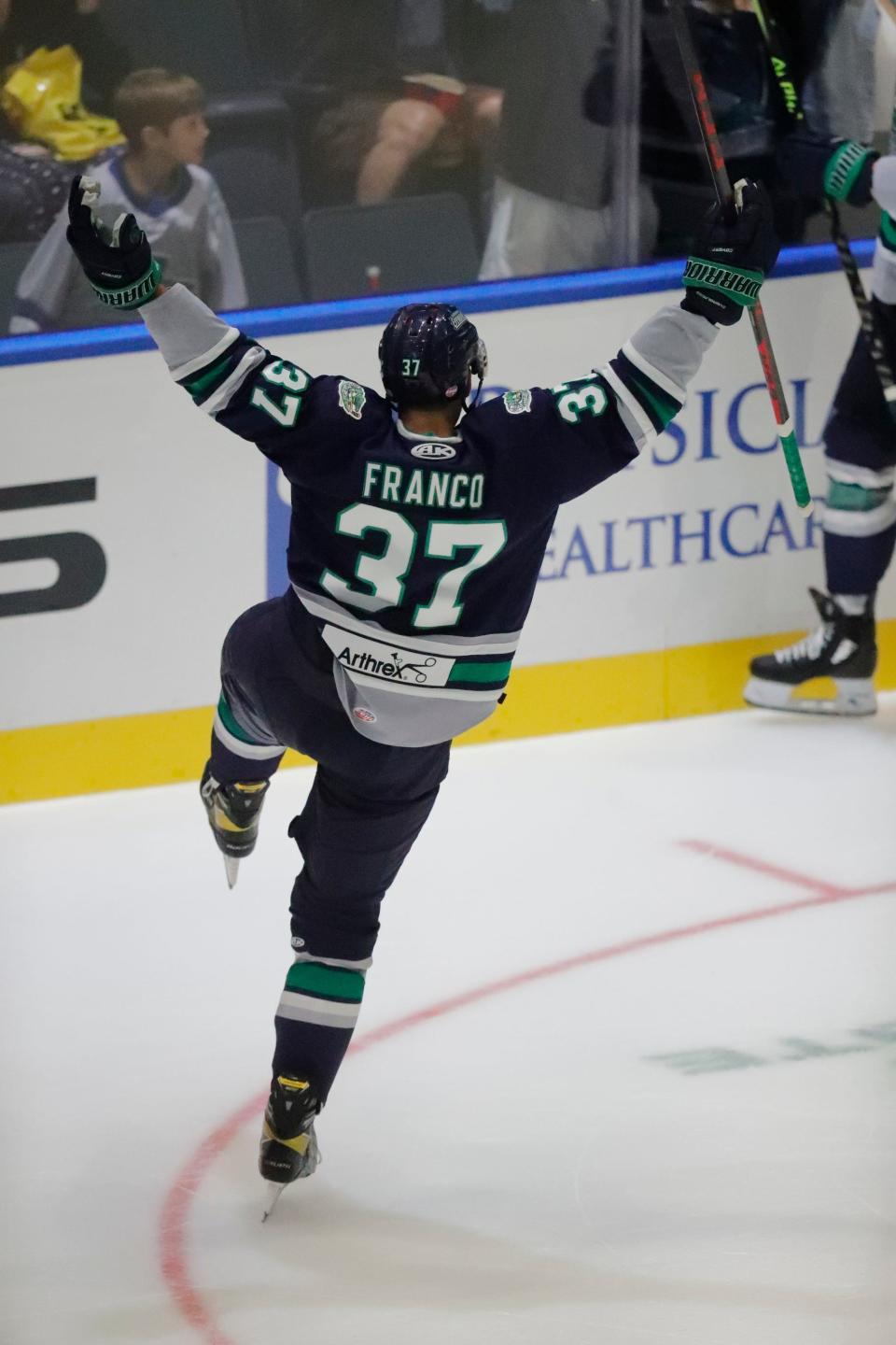 Florida Everblades raise Kelly Cup championship banner then shut out