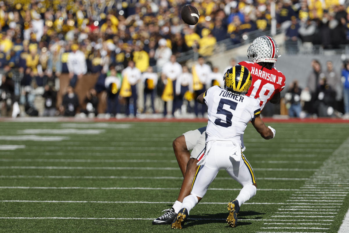 LeBron James reacts to Ohio State WR Marvin Harrison Jr. wearing