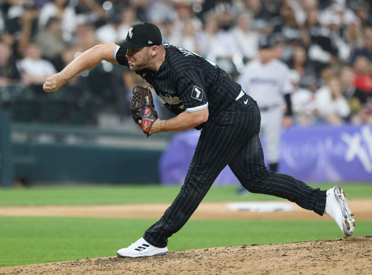 Die White Sox lehnen eine 15-Millionen-Dollar-Option für Liam Hendriks ab, den Krebsüberlebenden, der nach einer Ellenbogenoperation den größten Teil des Jahres 2024 ausfallen wird