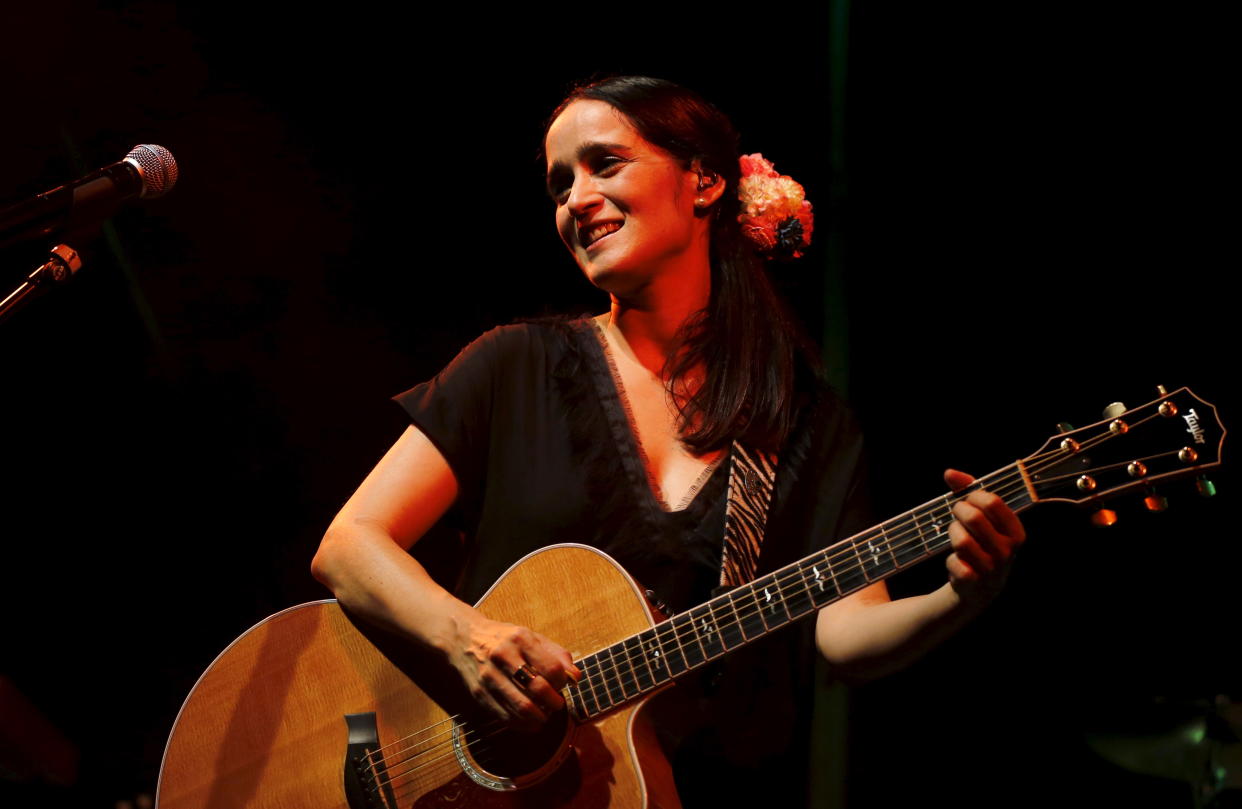 Un romance de Julieta Venegas inspiró 'Yo no sé mañana', una de las salsas más famosas que todos hemos cantado y bailado alguna vez. (REUTERS/Marcelo del Pozo).