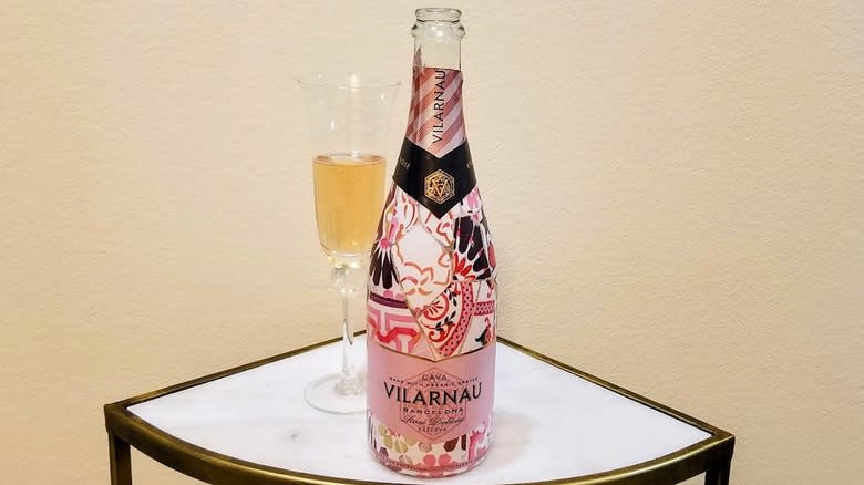 Vilarnau rose bottle with long-stemmed glass