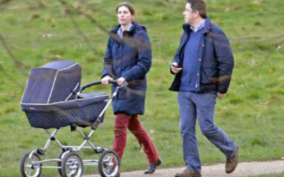 <p>La <em>nanny</em> de los hijos del príncipe Guillermo y Kate Middleton cobra 45.000 euros anuales por su trabajo, algo que más de lo que le costaron sus estudios de tres años en el colegio Norland (40.000 euros). (Foto: Channel Four). </p>