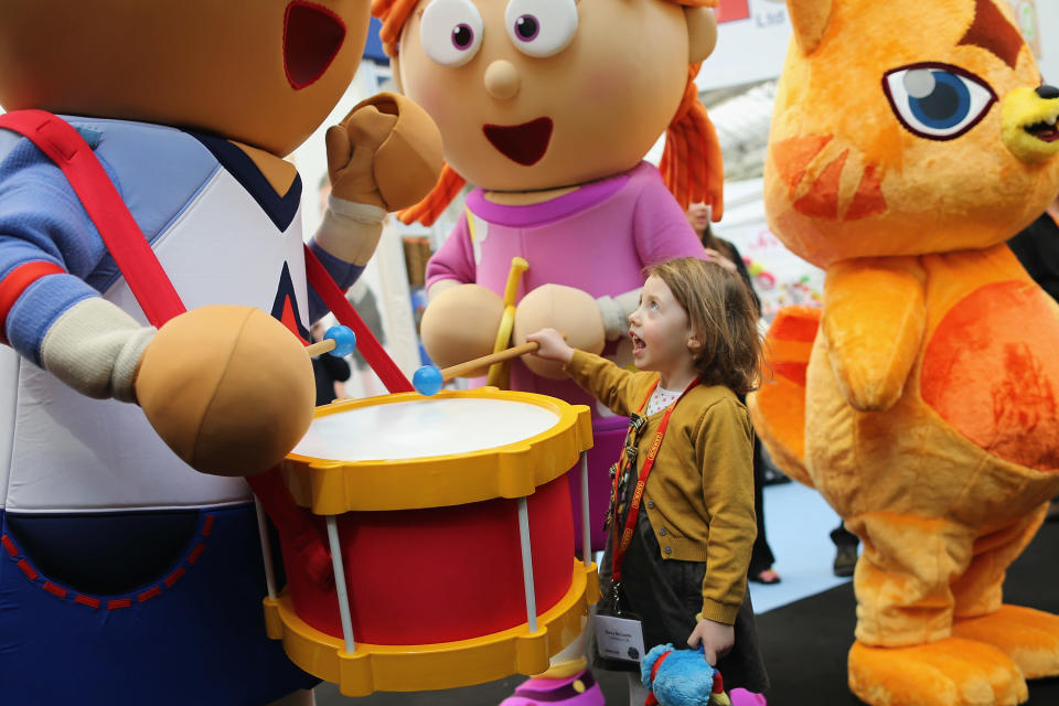 Betsy McCredie, 4, from Glasgow interacts with life size cartoon characters during the 2013 London Toy Fair at Olympia Exhibition Centre on January 22, 2013 in London, England. (Photo by Dan Kitwood/Getty Images)