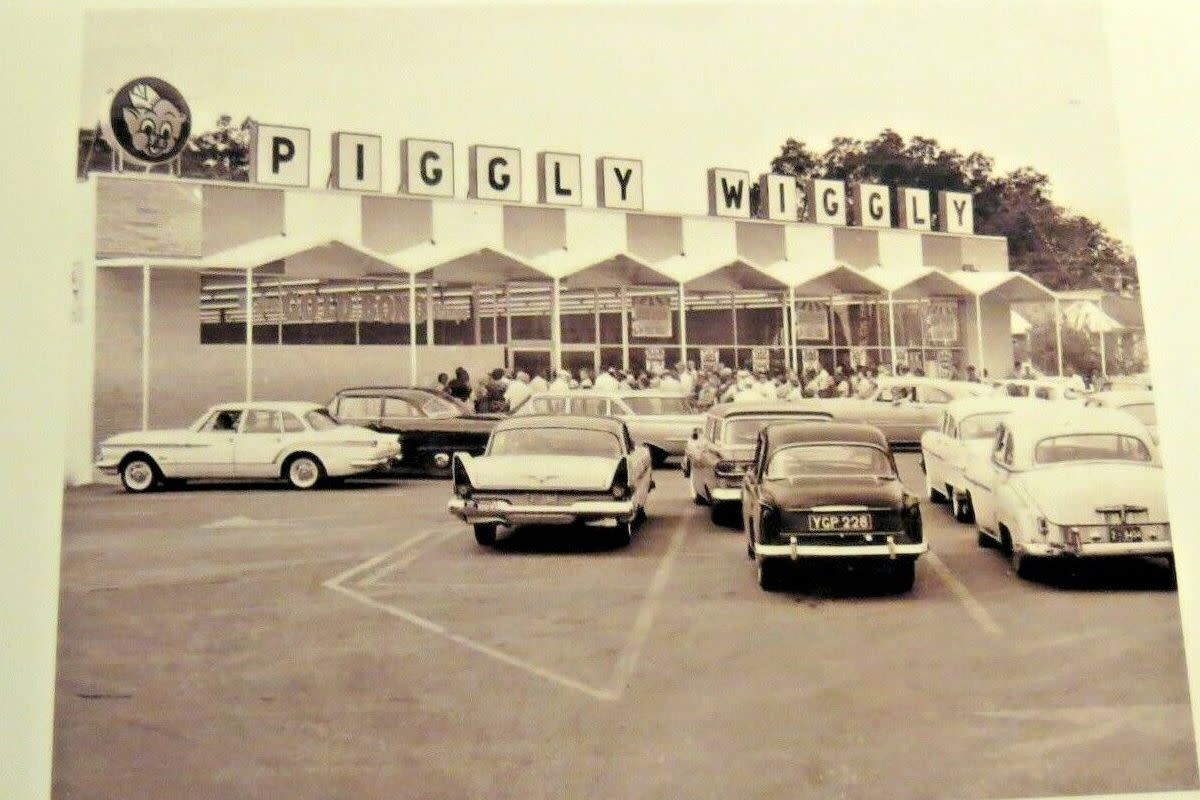 Old Piggly Wiggly Supermarket 1960's Vintage 4X6 Photo