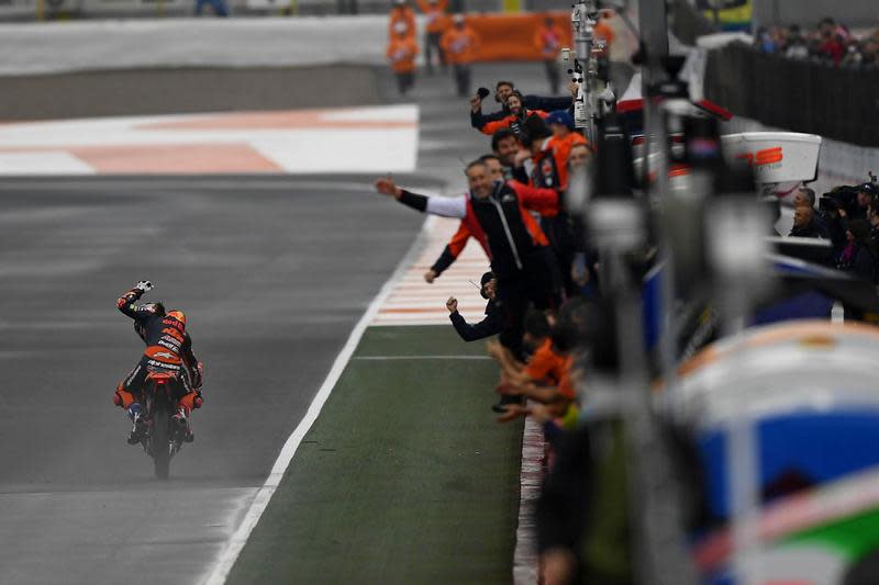 Espargaro本站相當出色，最終以第三名作收，也讓KTM於本站Moto3，Moto2與MotoGP級別皆站上頒獎台。