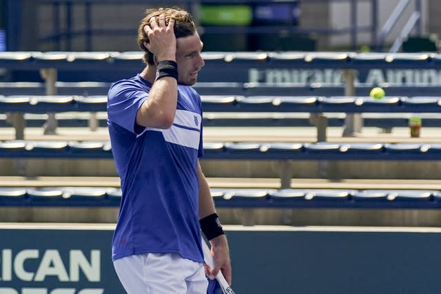 Cameron Norrie looks dejected after losing to Alejandro Davidovich Fokina