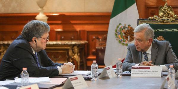 AMLO asegura que sus adversarios lo quieren aislar para tomar control del país