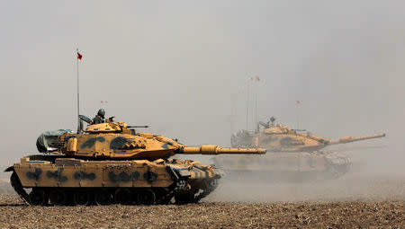 Turkish tanks maneuver during a military exercise near the Turkish-Iraqi border in Silopi, Turkey, September 22, 2017. REUTERS/Umit Bektas