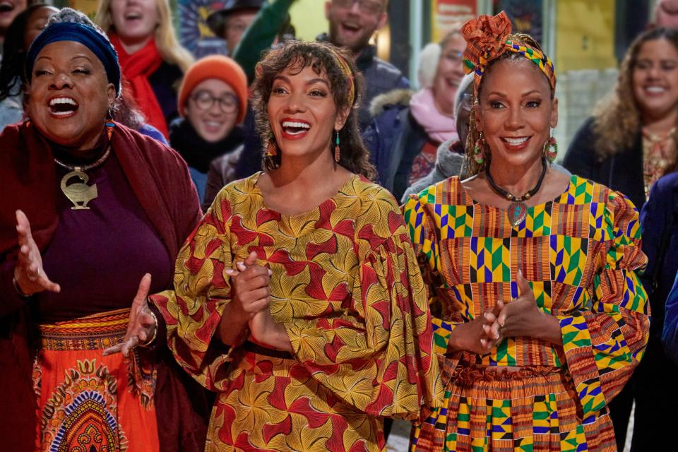 Jennie Esnard, Lyndie Greenwood and Holly Robinson Peete embrace Kwanzaa celebrations in "Holiday Heritage."