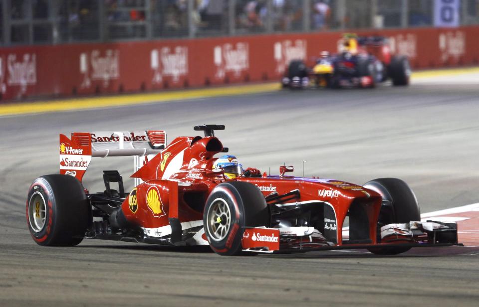 Ferrari Formula One driver Fernando Alonso of Spain races during the Singapore F1 Grand Prix at the Marina Bay street circuit in Singapore September 22, 2013. REUTERS/Edgar Su (SINGAPORE - Tags: SPORT MOTORSPORT F1)