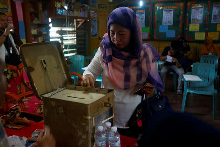 A woman casts her vote during the plebiscite on Bangsamoro Organic Law (BOL) at a voting precinct in Sultan Kudarat, Maguindanao province, Philippines January 21, 2019. REUTERS/Marconi B. Navales