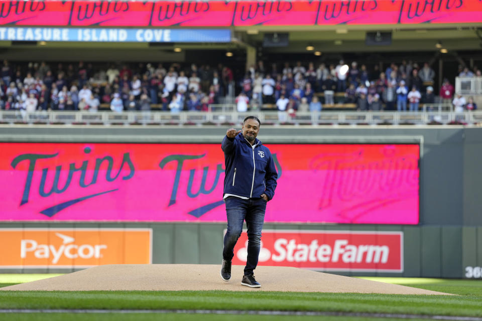 Former Minnesota Twins pitcher Johan Santana throws out the first pitch before Game 3 of an American League Division Series baseball game against the Houston Astros, Tuesday, Oct. 10, 2023, in Minneapolis. (AP Photo/Jordan Johnson)