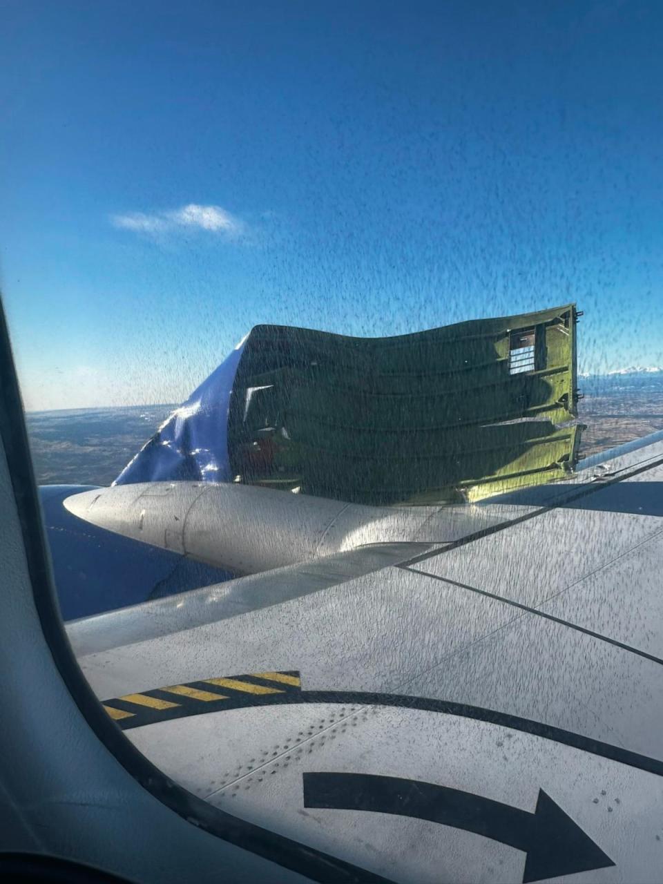 PHOTO: A Boeing plane's engine cover detached during takeoff on a Southwest Airlines flight from Denver to Houston on Sunday morning.  (Cooper Glass)