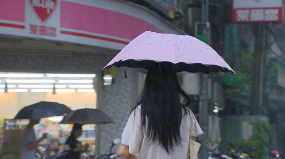 受到西南風和鋒面影響，未來一週有短暫雨、雷雨發生機會。（資料照）