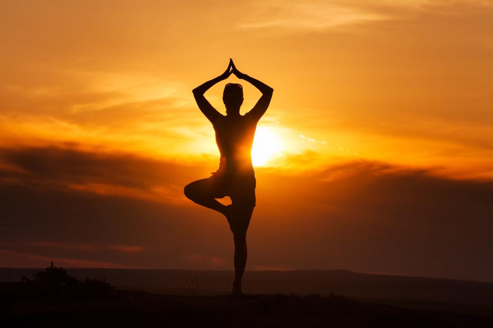 Yoga kann für Wetterfühlige hilfreich sein. (Bild: Anton Petrus/Getty Images)