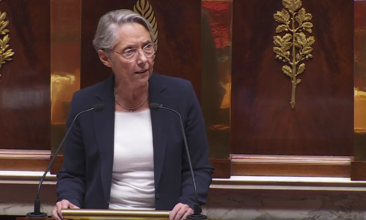 Ce jeudi 23 novembre, la Première ministre Élisabeth Borne a de nouveau engagé la responsabilité de son gouvernement, cette fois pour faire adopter le volet recettes du PLFSS 2024. C’est son 18e recours à l’article 49.3 depuis qu’elle est à Matignon.