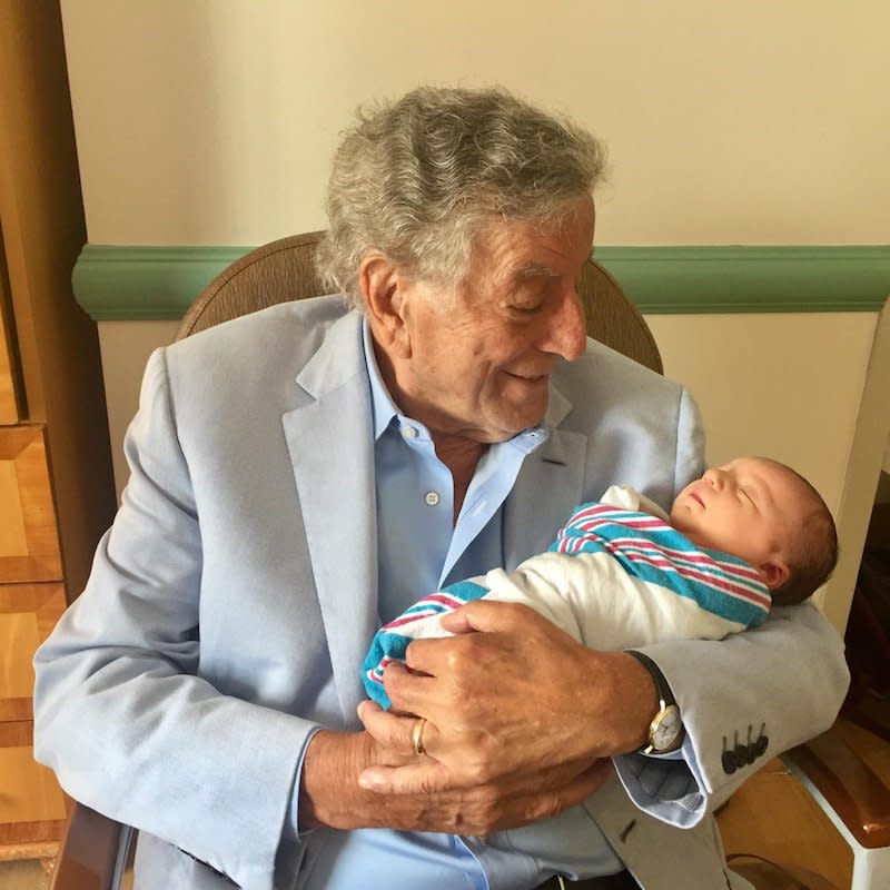 <p>“Welcoming my new grandson … born this weekend!” the crooner wrote about his family’s new arrival. Congratulations! (Photo: <a rel="nofollow noopener" href="https://twitter.com/itstonybennett/status/907367134224887809" target="_blank" data-ylk="slk:Tony Bennett via Twitter;elm:context_link;itc:0;sec:content-canvas" class="link ">Tony Bennett via Twitter</a>) </p>