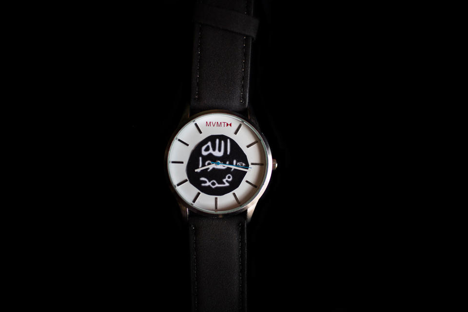 <p>Close-up of a ISIS´s watch found on a dead militant. West Mosul. Iraq. July 3, 2017. (Photograph by Diego Ibarra Sánchez / MeMo) </p>