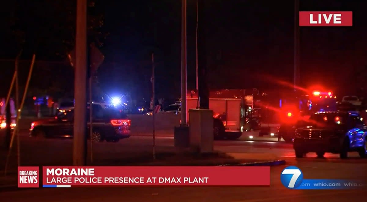Police on the scene of the shooting at the DMAX plant in Moraine, Ohio (WHIOTV7)