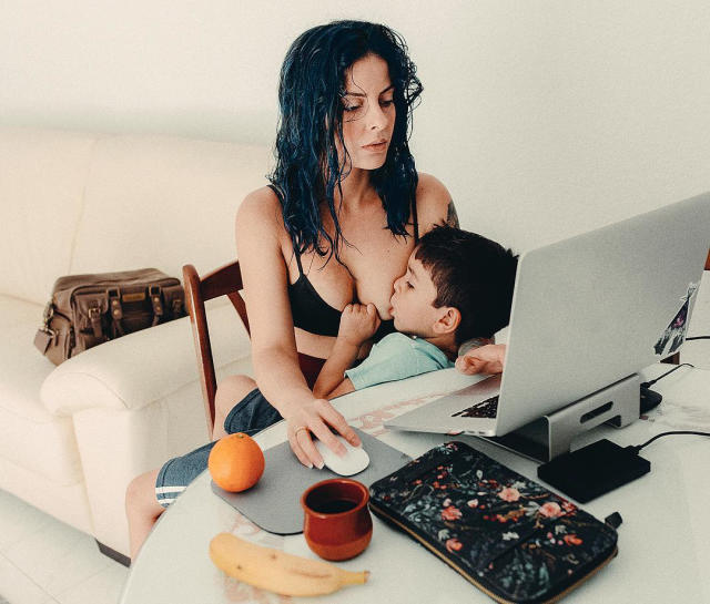 Xxx Pregnant While Breastfeeding - Mum faces backlash for double breastfeeding photos