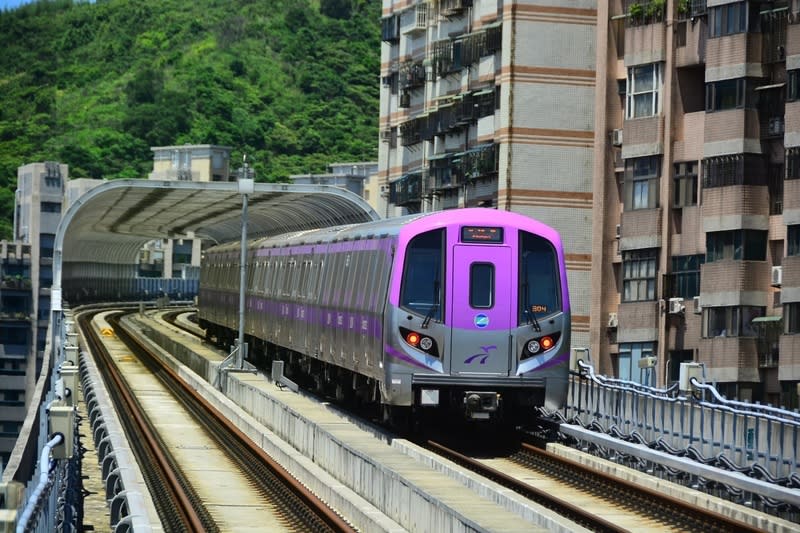 機捷8月起增開3班尖峰加班直達車 桃園大眾捷運公司將自8月1日起，以A1台北車站、 A21環北站為起迄站，採跳蛙式營運模式，增開1列北 上、2列南下的尖峰加班直達車。 （桃園大眾捷運公司提供） 中央社記者吳睿騏桃園傳真  112年7月24日 