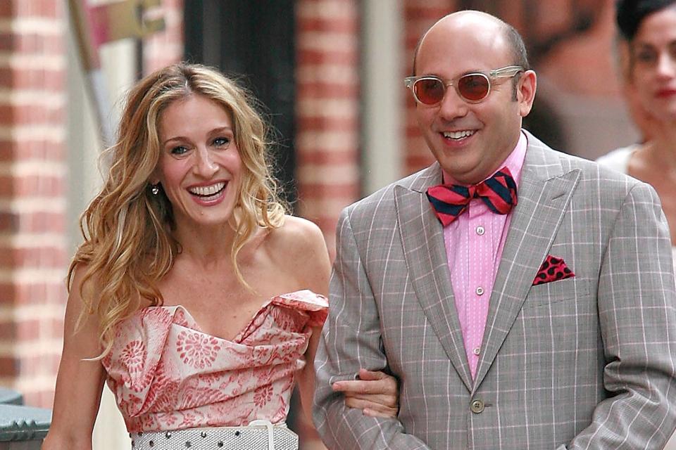 NEW YORK - OCTOBER 01: Actress Sarah Jessica Parker and actor Willie Garson sighting filming a scene for the movie "Sex and The City" on location in the west village on October 01 2007 in New York City (Photo by Marcel Thomas/FilmMagic)