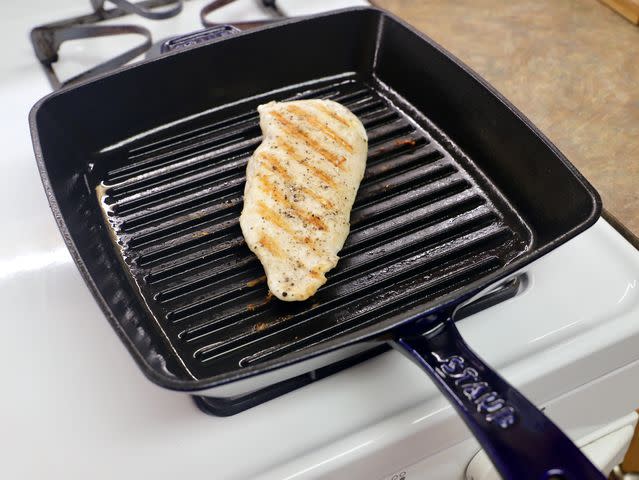 <p>Serious Eats / Ashlee Redger</p> The best grill pans hit the sweet spot of grate height, cooking food evenly and lending grill marks.